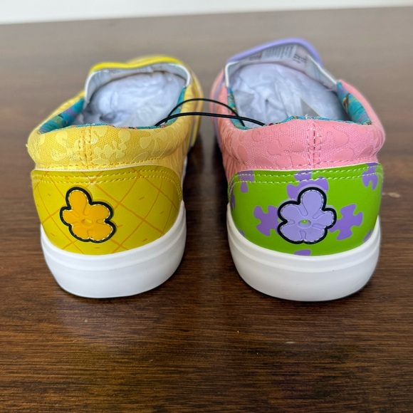 NWT women’s SpongeBob slip on shoes - Picture 2 of 6